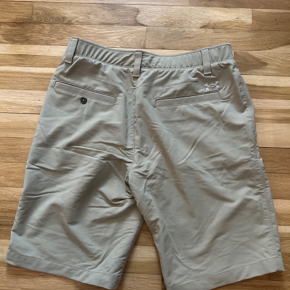 Under Armour Men’s Khaki Golf Shorts Flat Front SZ 32